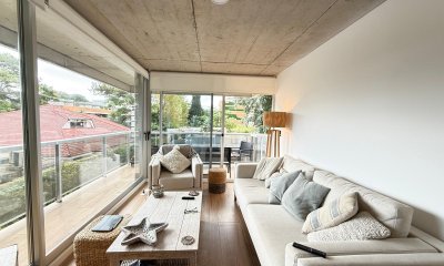 HERMOSO APARTAMENTO ESQUINERO 2 DORMITORIOS EN VENTA