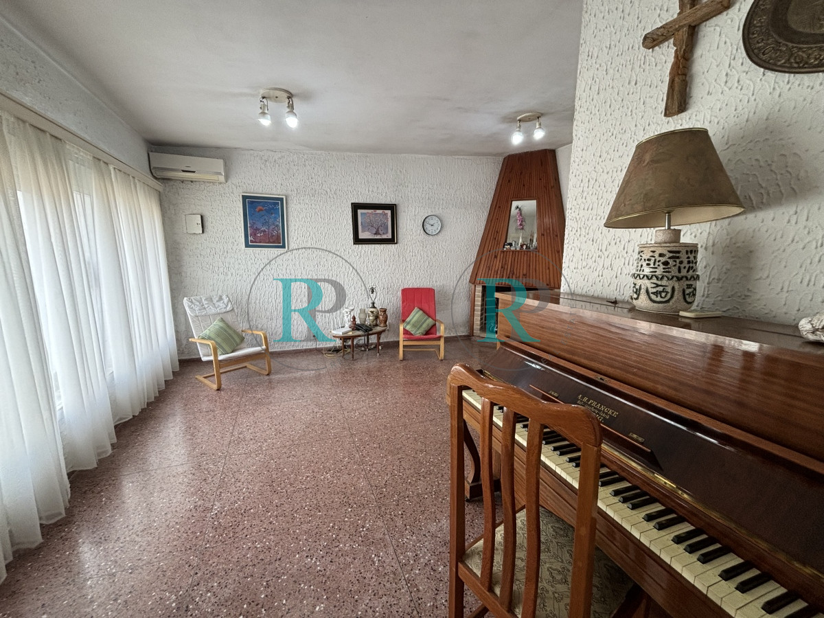 Casa ID.2069 - casa en venta en San Carlos 3 dormitorios.