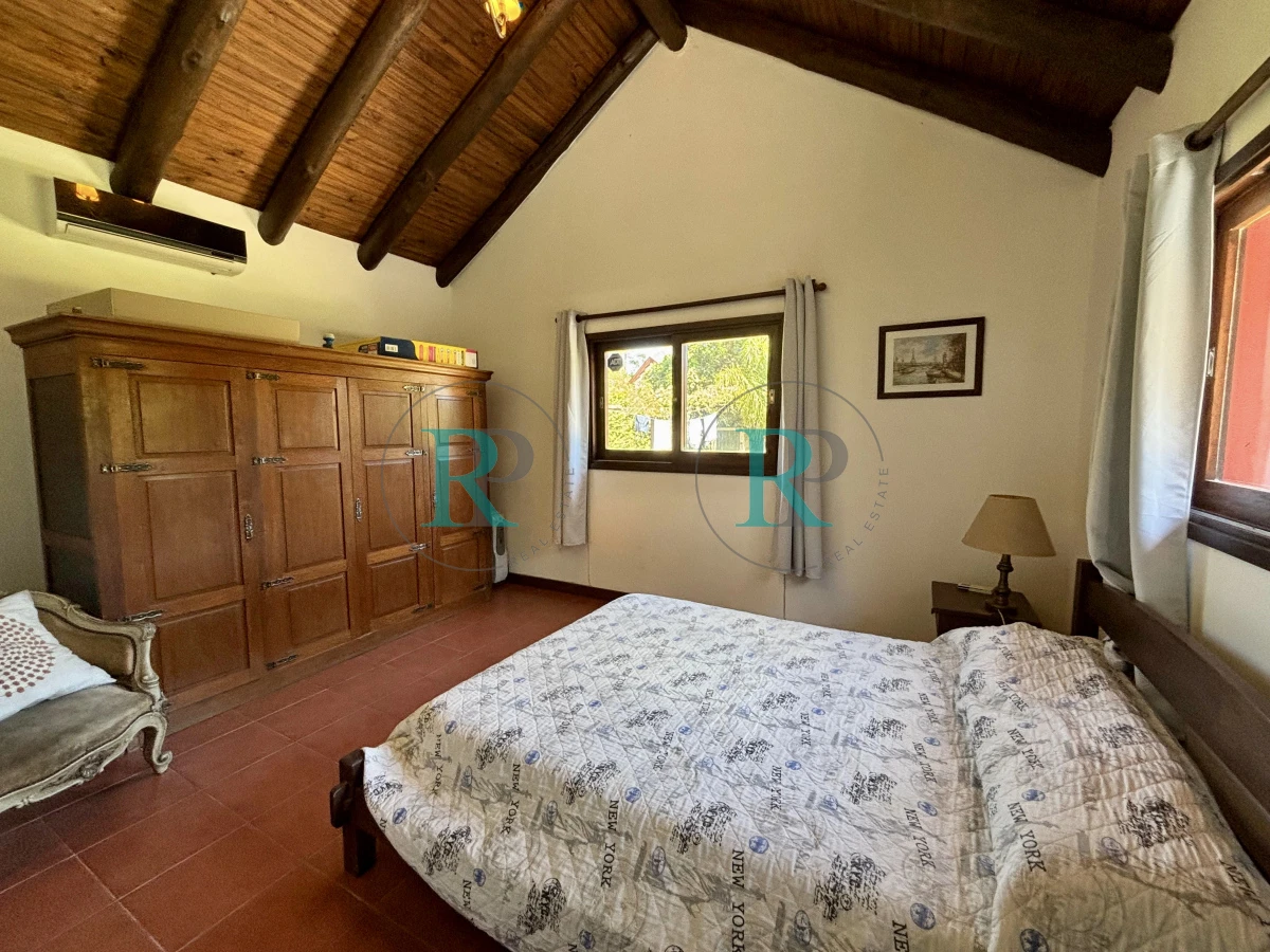 Casa ID.2322 - HERMOSA CASA EN VENTA EN PINARES 