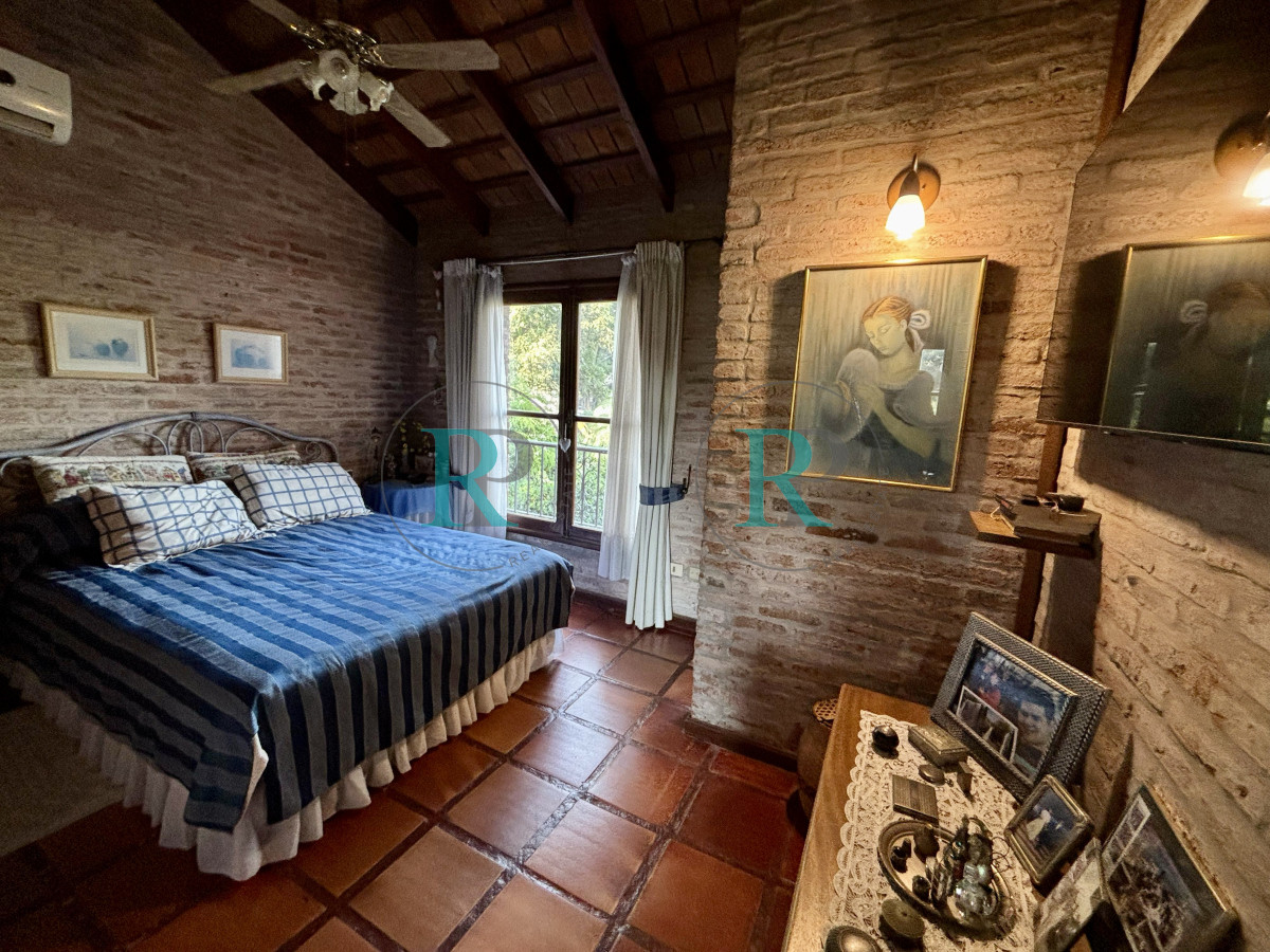 Casa ID.2361 - EXCEPCIONAL CASA EN VENTA DE 4 DORMITORIOS PINARES 