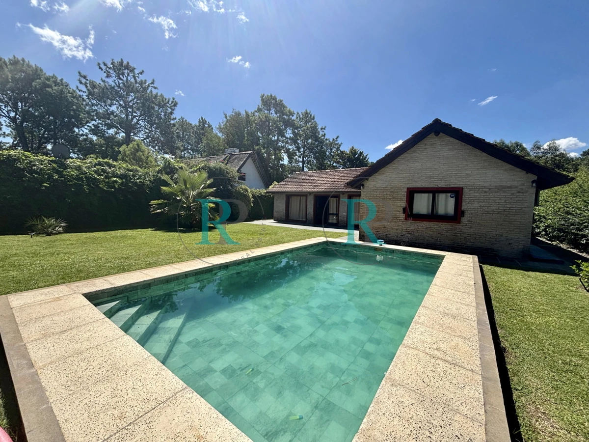 Casa ID.2322 - HERMOSA CASA EN VENTA EN PINARES 