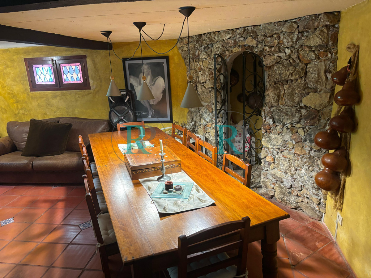 Casa ID.2361 - EXCEPCIONAL CASA EN VENTA DE 4 DORMITORIOS PINARES 