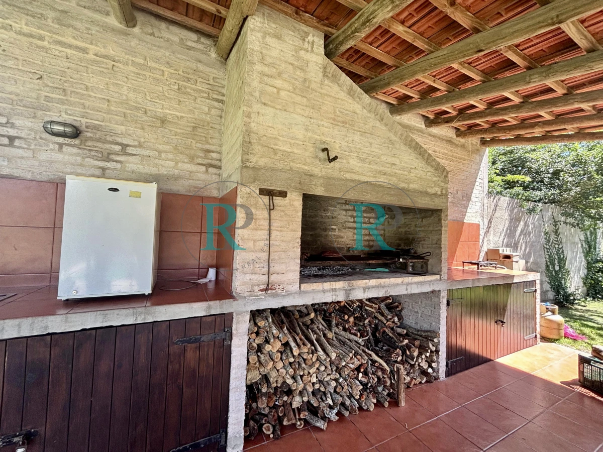 Casa ID.2322 - HERMOSA CASA EN VENTA EN PINARES 