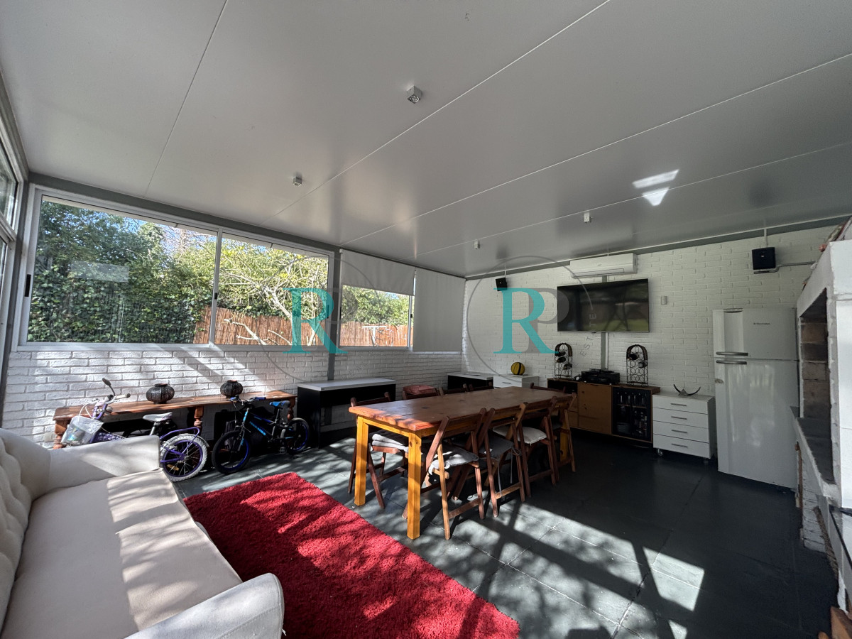 Casa ID.2014 - EXCEPCIONAL CASA EN VENTA DE 4 DORMITORIOS