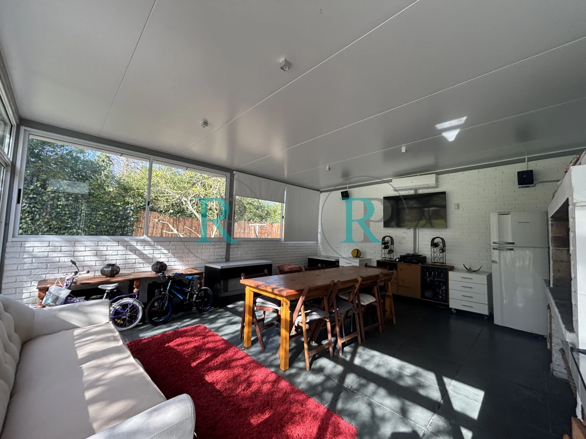 Casa ID.2014 - EXCEPCIONAL CASA EN VENTA DE 4 DORMITORIOS