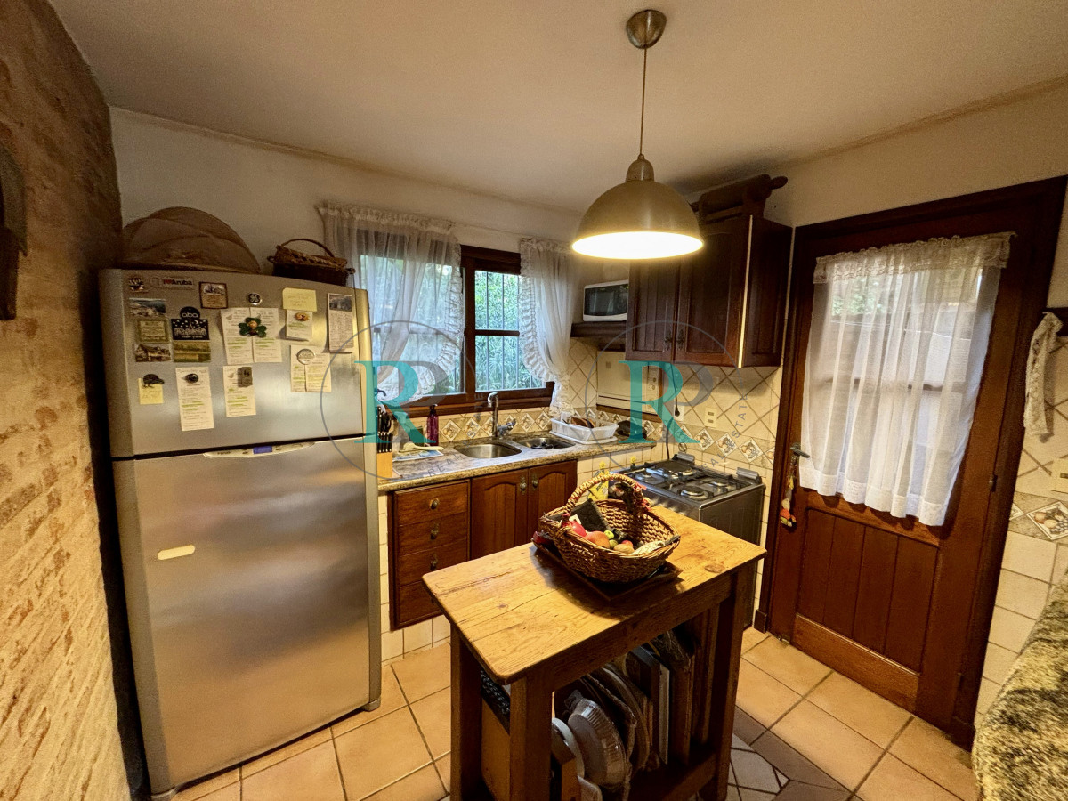 Casa ID.2361 - EXCEPCIONAL CASA EN VENTA DE 4 DORMITORIOS PINARES 