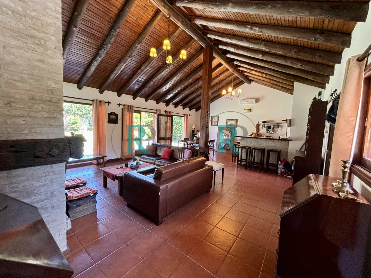 Casa ID.2322 - HERMOSA CASA EN VENTA EN PINARES 