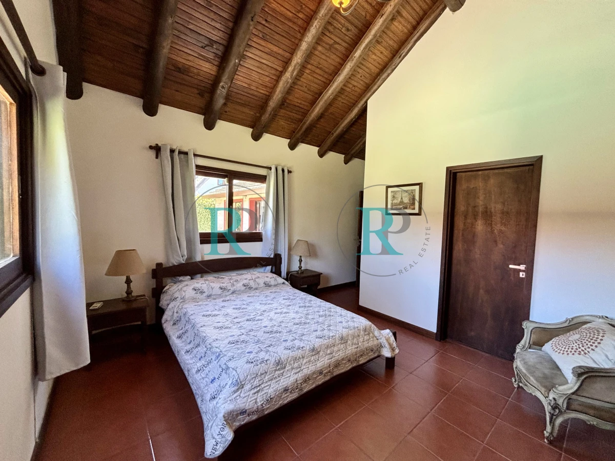 Casa ID.2322 - HERMOSA CASA EN VENTA EN PINARES 