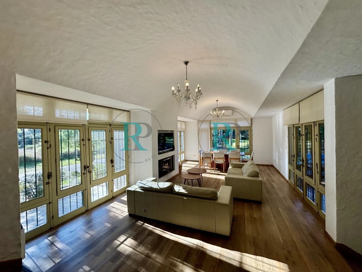 Casa ID.2014 - EXCEPCIONAL CASA EN VENTA DE 4 DORMITORIOS