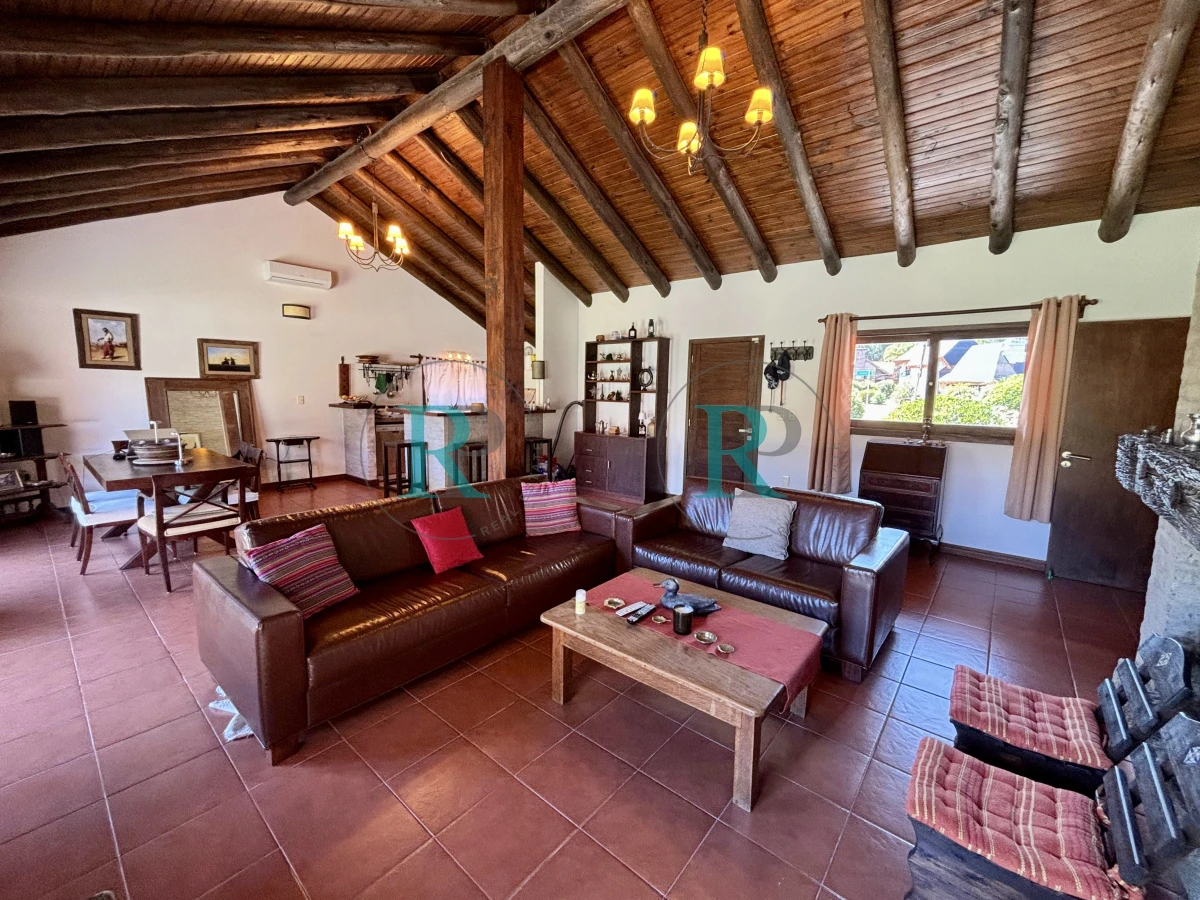 Casa ID.2322 - HERMOSA CASA EN VENTA EN PINARES 