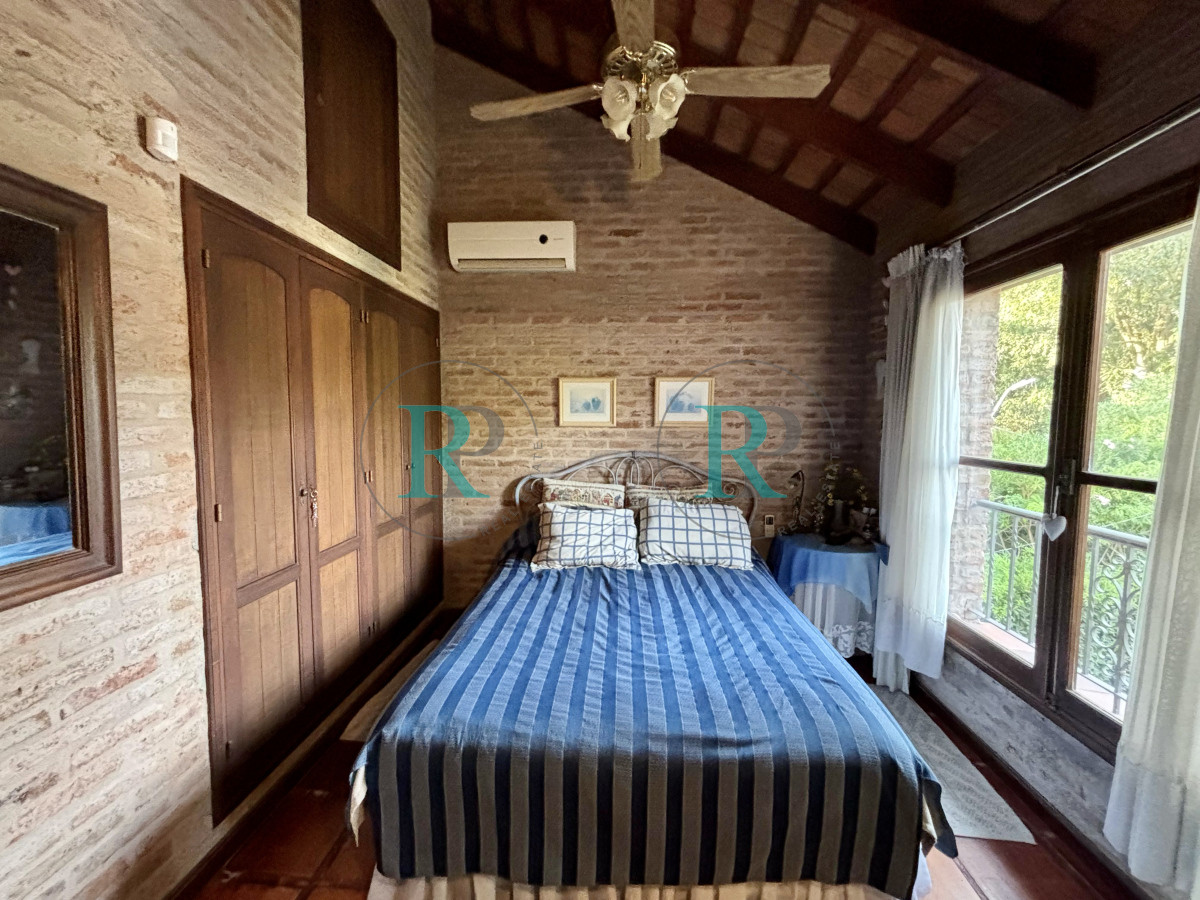 Casa ID.2361 - EXCEPCIONAL CASA EN VENTA DE 4 DORMITORIOS PINARES 