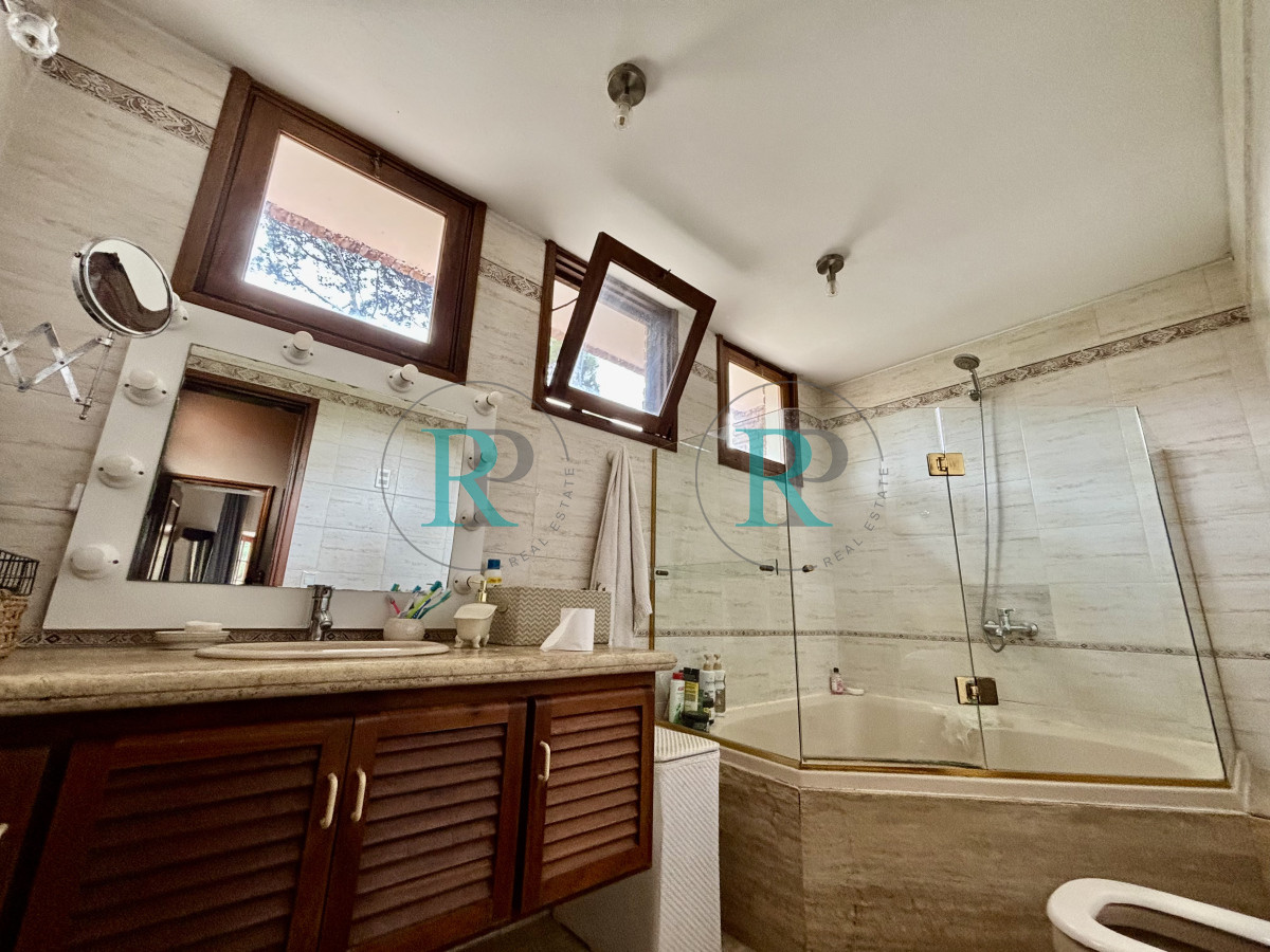 Casa ID.2227 - ESPECTACULAR CASA DE 4 DORMITORIOS EN VENTA