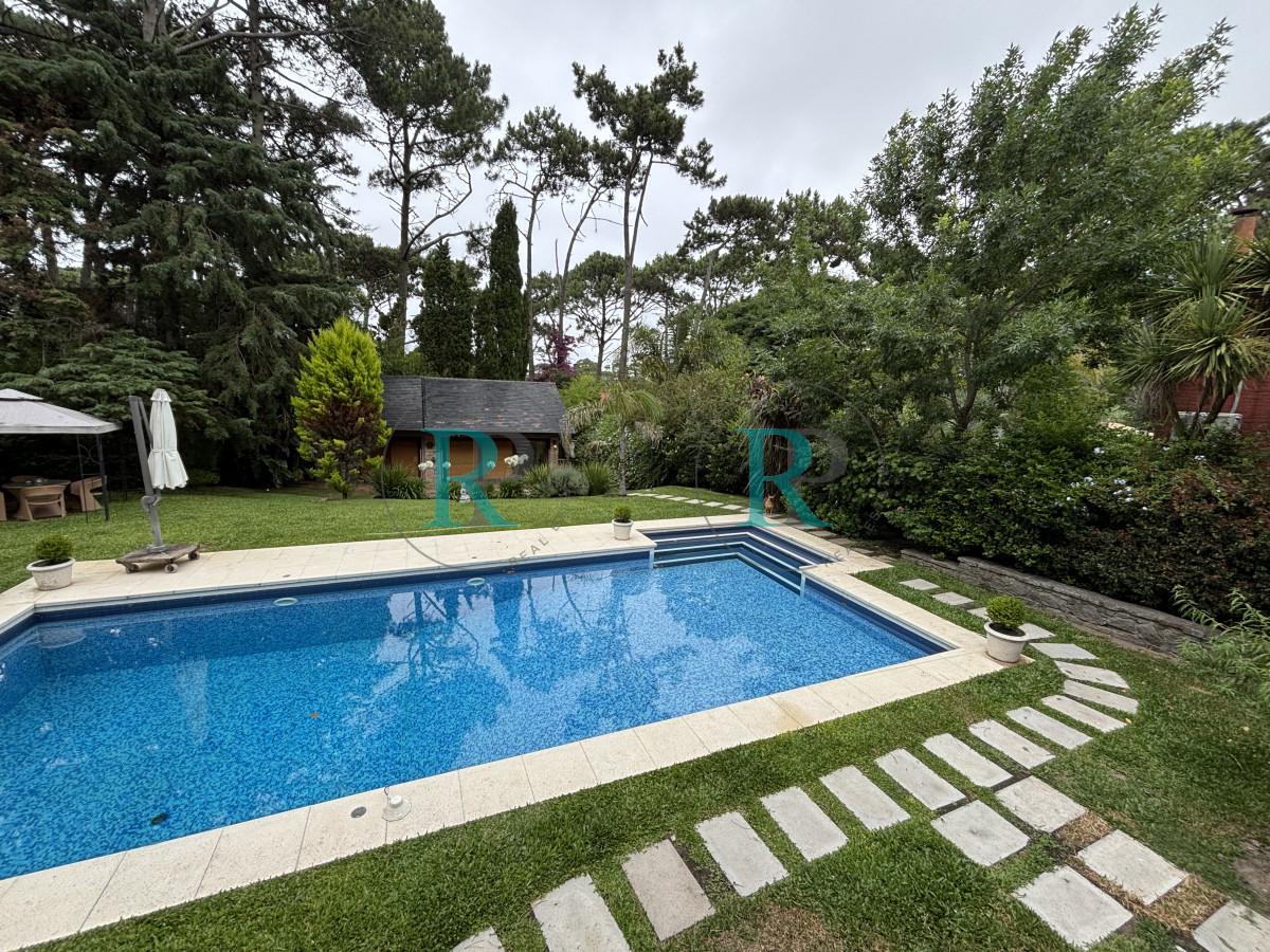 Casa ID.2227 - ESPECTACULAR CASA DE 4 DORMITORIOS EN VENTA