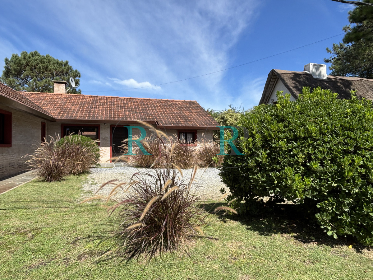 Casa ID.2322 - HERMOSA CASA EN VENTA EN PINARES 