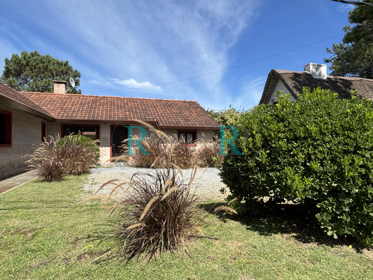 Casa ID.2322 - HERMOSA CASA EN VENTA EN PINARES 