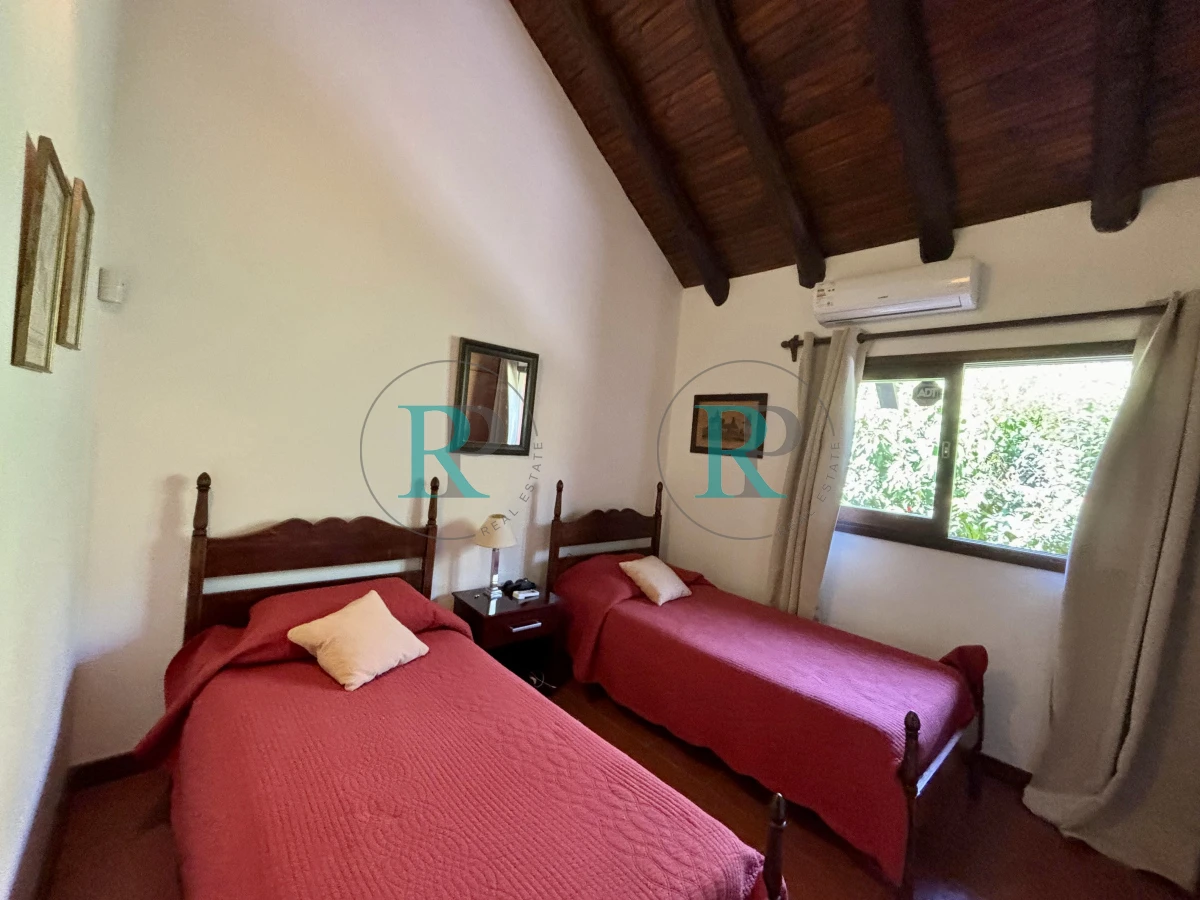 Casa ID.2322 - HERMOSA CASA EN VENTA EN PINARES 