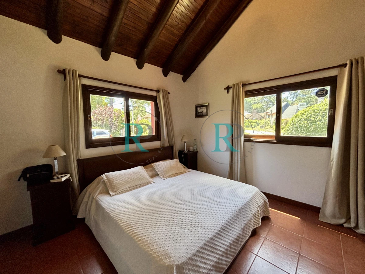 Casa ID.2322 - HERMOSA CASA EN VENTA EN PINARES 
