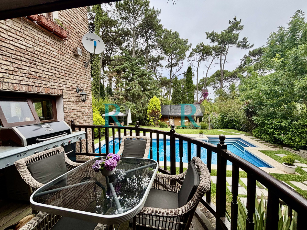 Casa ID.2227 - ESPECTACULAR CASA DE 4 DORMITORIOS EN VENTA