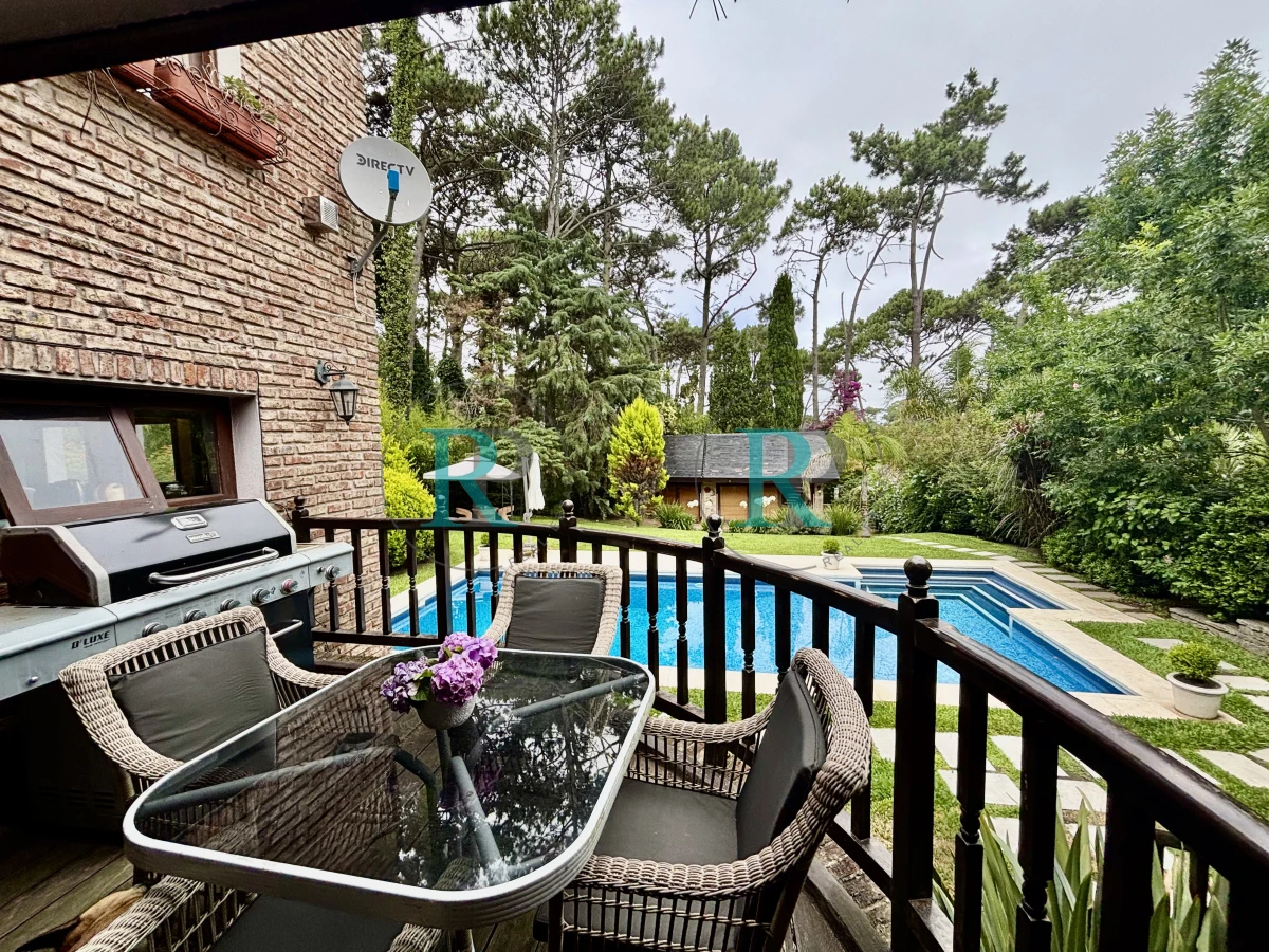Casa ID.2227 - ESPECTACULAR CASA DE 4 DORMITORIOS EN VENTA