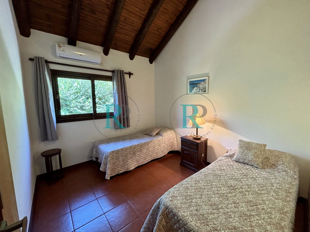 Casa ID.2322 - HERMOSA CASA EN VENTA EN PINARES 