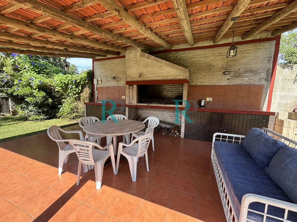 Casa ID.2322 - HERMOSA CASA EN VENTA EN PINARES 