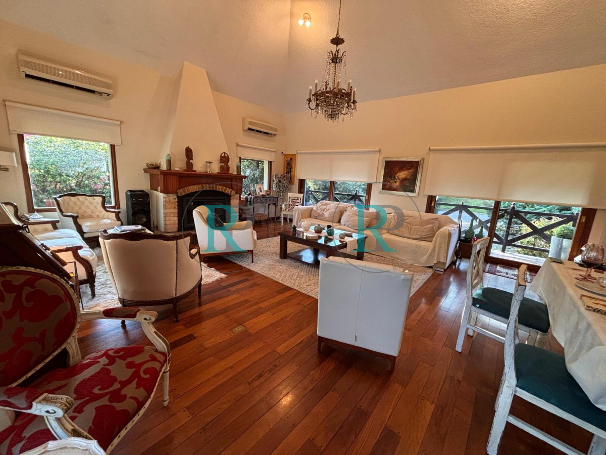 Casa ID.2227 - ESPECTACULAR CASA DE 4 DORMITORIOS EN VENTA