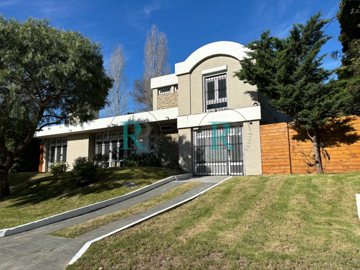 Casa ID.2014 - EXCEPCIONAL CASA EN VENTA DE 4 DORMITORIOS