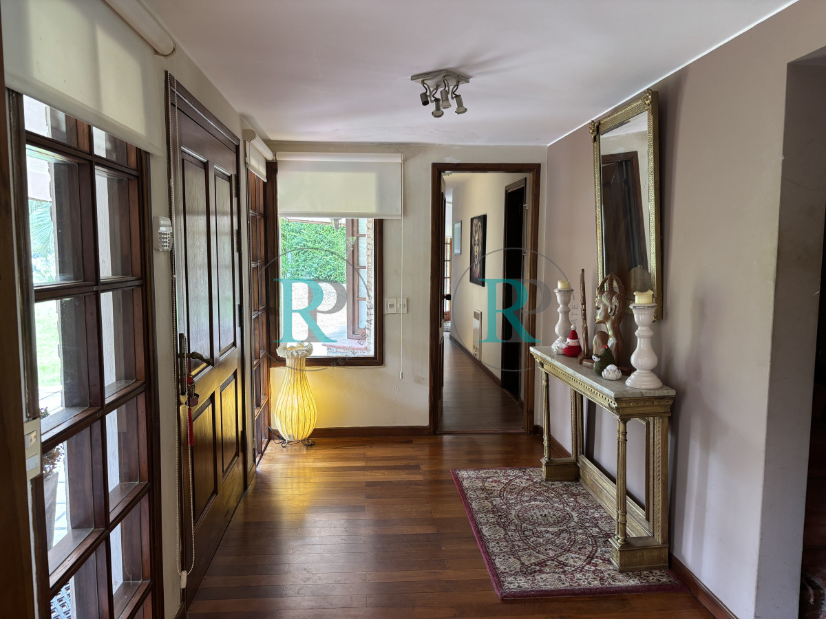 Casa ID.2227 - ESPECTACULAR CASA DE 4 DORMITORIOS EN VENTA