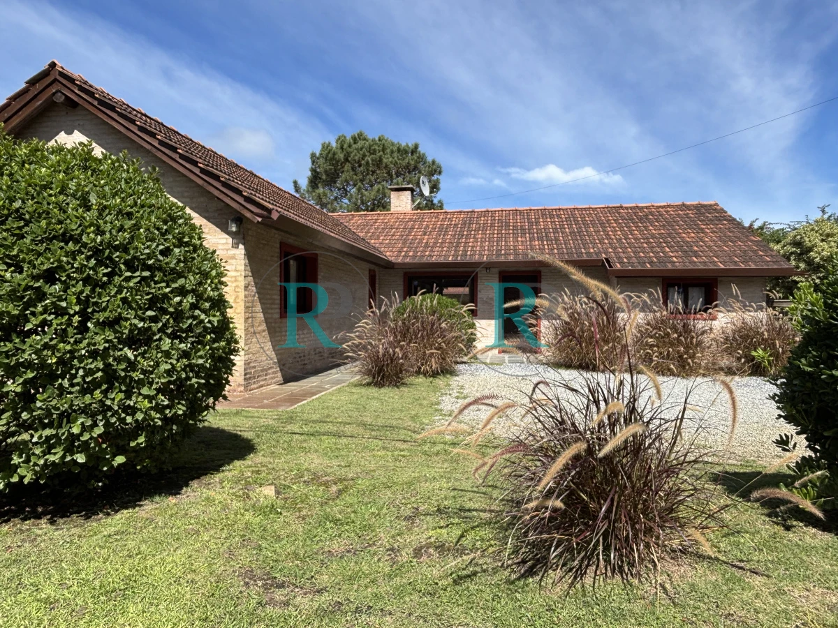 Casa ID.2322 - HERMOSA CASA EN VENTA EN PINARES 