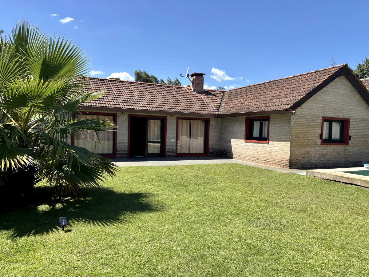HERMOSA CASA EN VENTA EN PINARES 