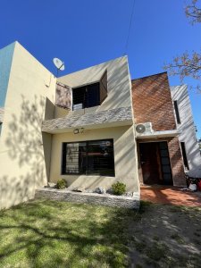 Casa concepto minimalista de 2 dormitorios en Pinares