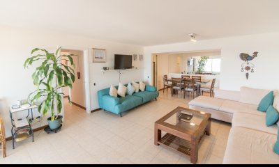 Apartamento en Venta - Zona Península!! Ref. 4236