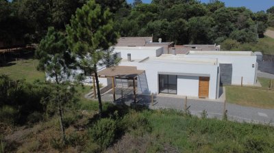 Casa de dos dormitorios en venta en Piriapolis