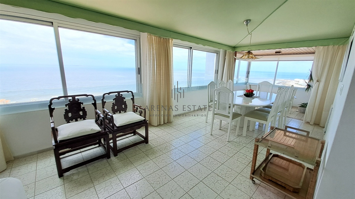 Apartamento ID.2337 - Apartamento en venta de dos dormitorio mas servicio en Punta del Este Ref. 4185