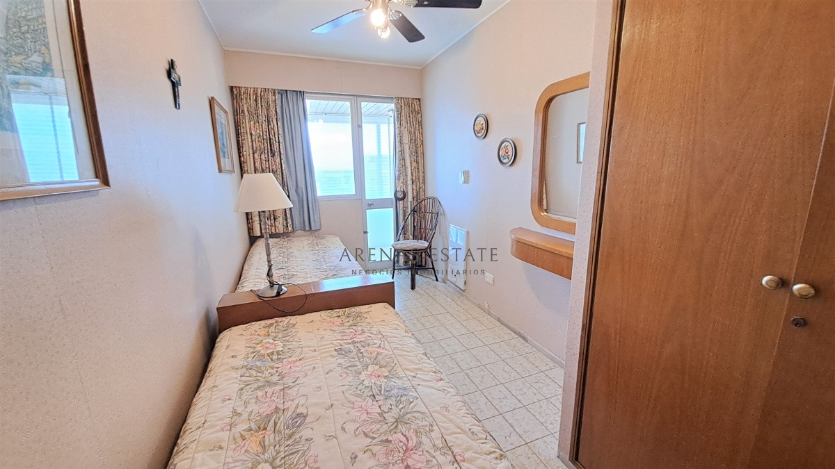Apartamento ID.2337 - Apartamento en venta de dos dormitorio mas servicio en Punta del Este Ref. 4185