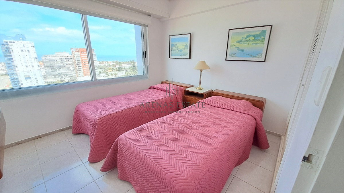 Apartamento ID.2337 - Apartamento en venta de dos dormitorio mas servicio en Punta del Este Ref. 4185