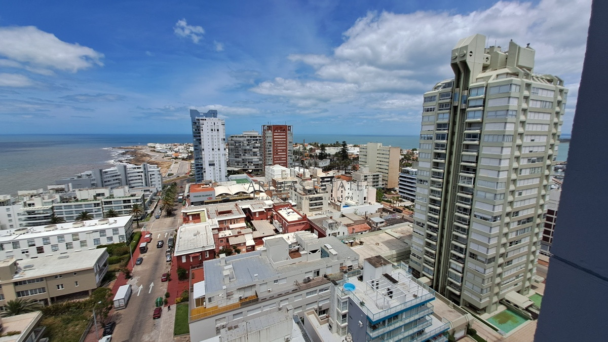 Apartamento ID.2337 - Apartamento en venta de dos dormitorio mas servicio en Punta del Este Ref. 4185