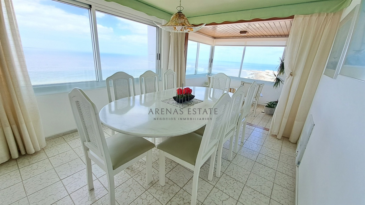 Apartamento ID.2337 - Apartamento en venta de dos dormitorio mas servicio en Punta del Este Ref. 4185