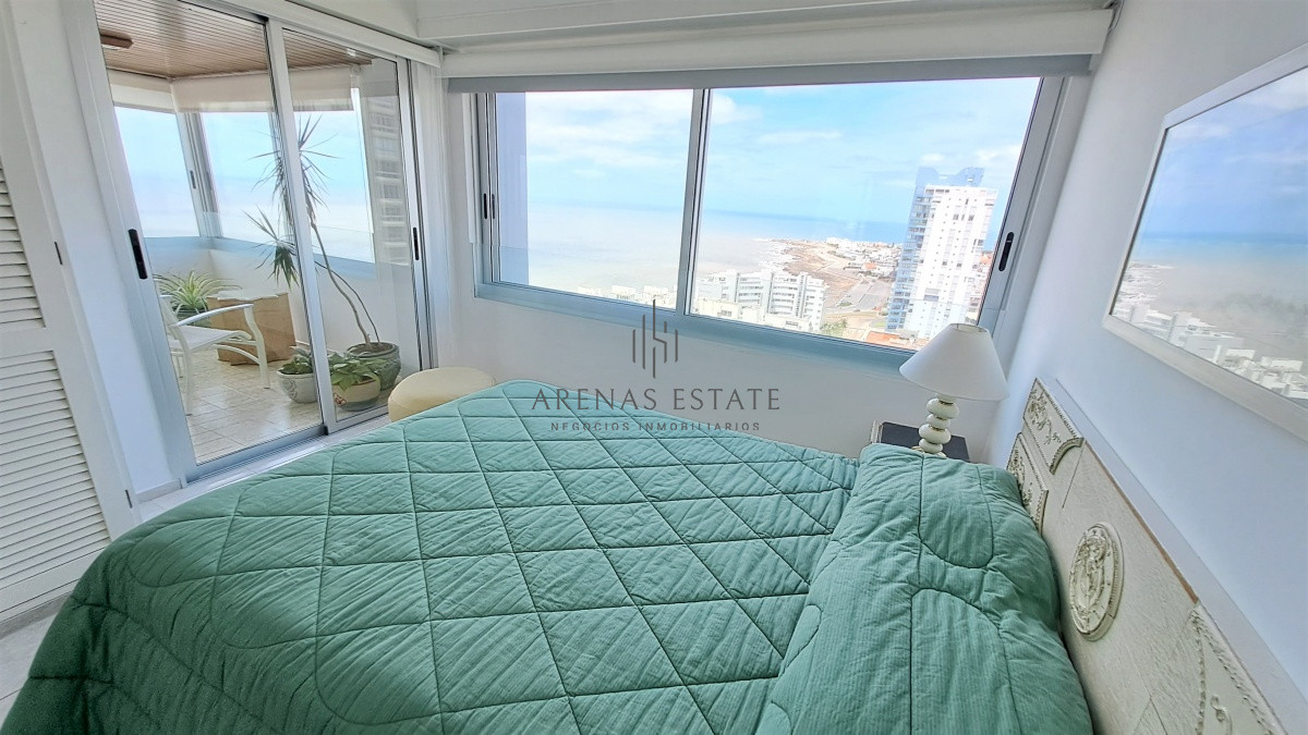 Apartamento ID.2337 - Apartamento en venta de dos dormitorio mas servicio en Punta del Este Ref. 4185