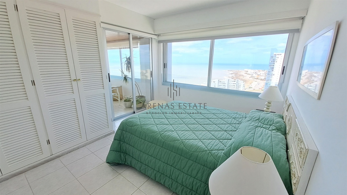 Apartamento ID.2337 - Apartamento en venta de dos dormitorio mas servicio en Punta del Este Ref. 4185