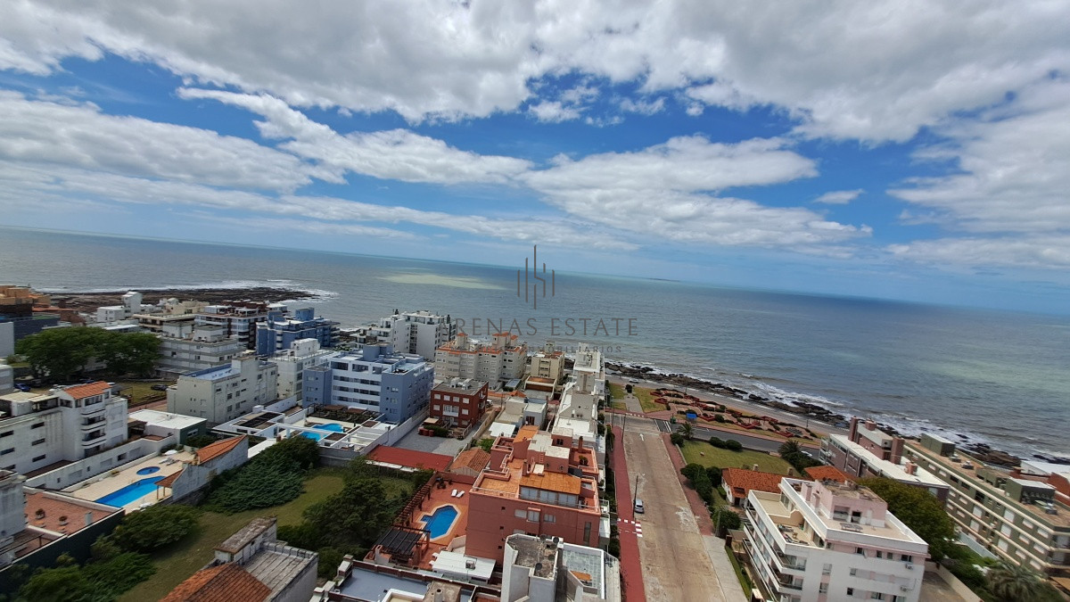 Apartamento ID.2337 - Apartamento en venta de dos dormitorio mas servicio en Punta del Este Ref. 4185