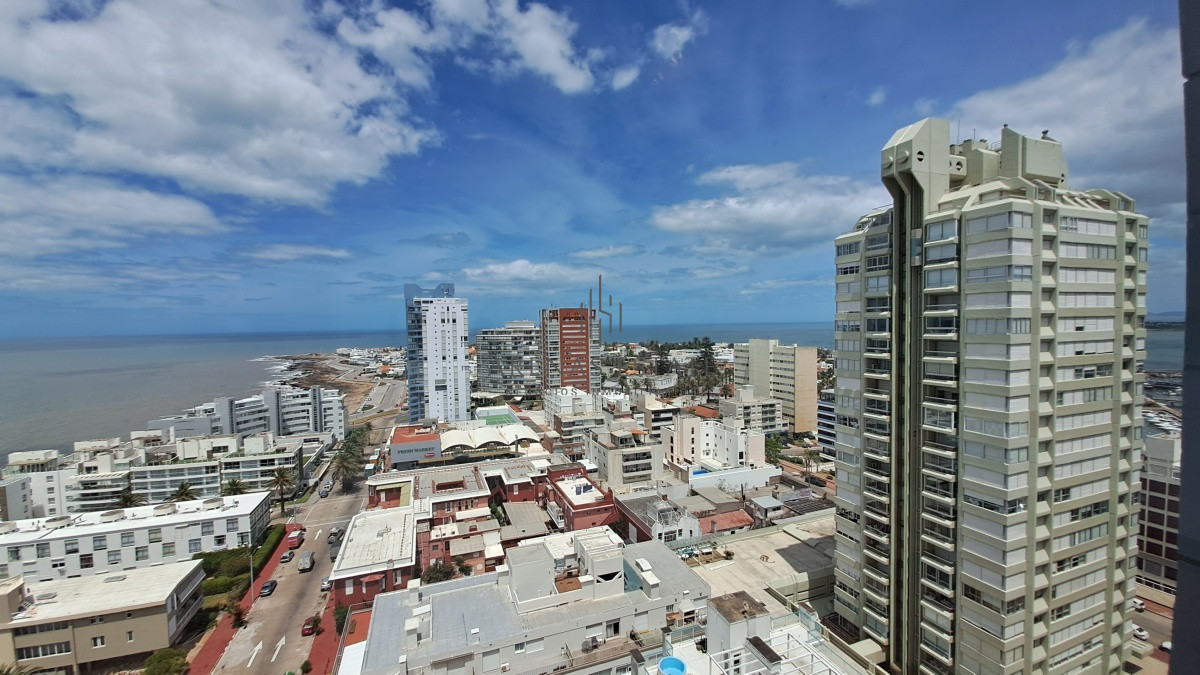 Apartamento ID.2337 - Apartamento en venta de dos dormitorio mas servicio en Punta del Este Ref. 4185