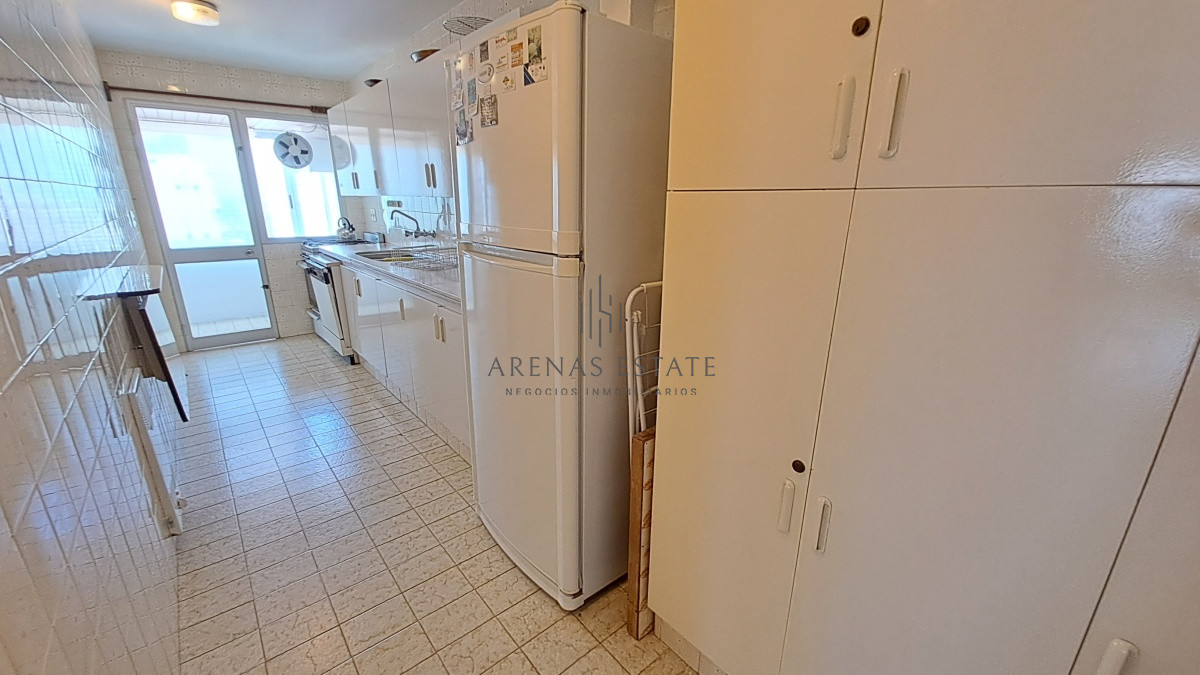 Apartamento ID.2337 - Apartamento en venta de dos dormitorio mas servicio en Punta del Este Ref. 4185