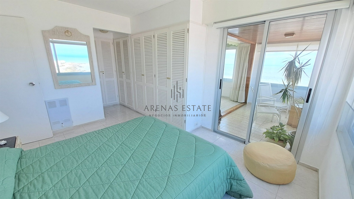 Apartamento ID.2337 - Apartamento en venta de dos dormitorio mas servicio en Punta del Este Ref. 4185