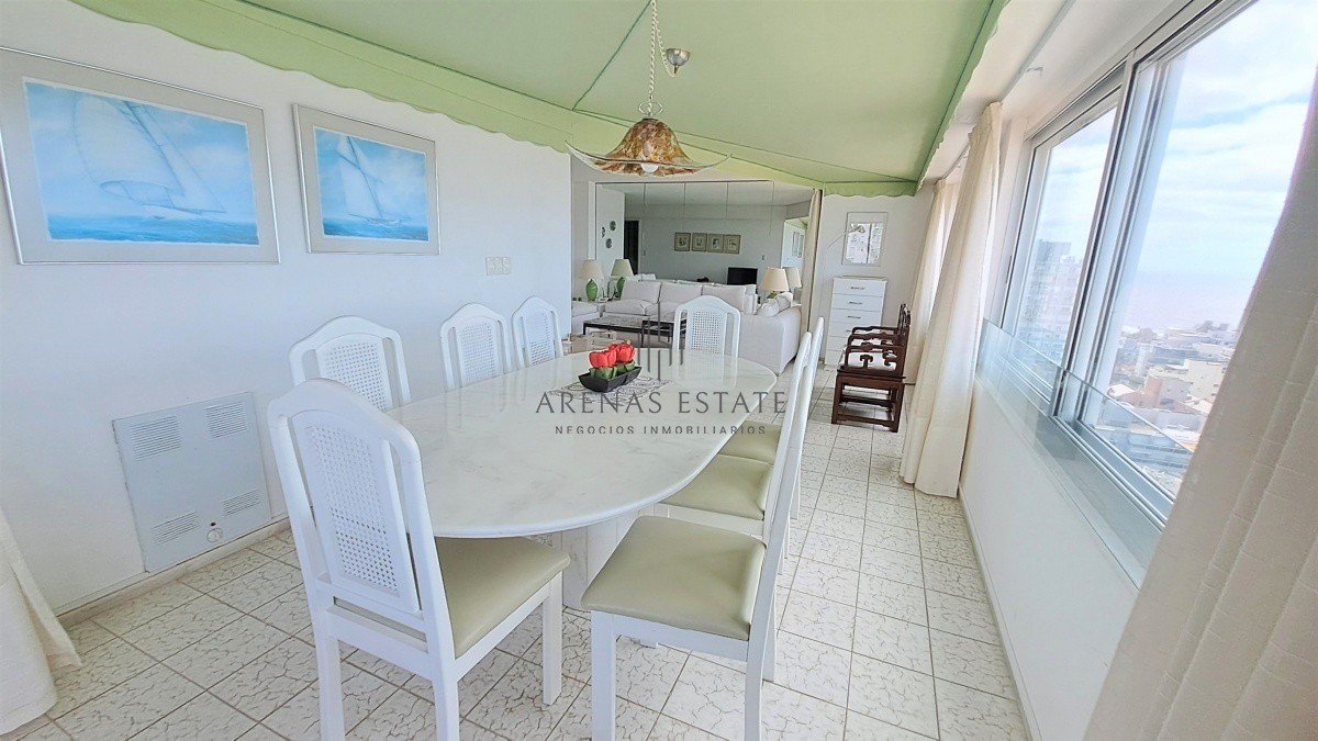 Apartamento ID.2337 - Apartamento en venta de dos dormitorio mas servicio en Punta del Este Ref. 4185