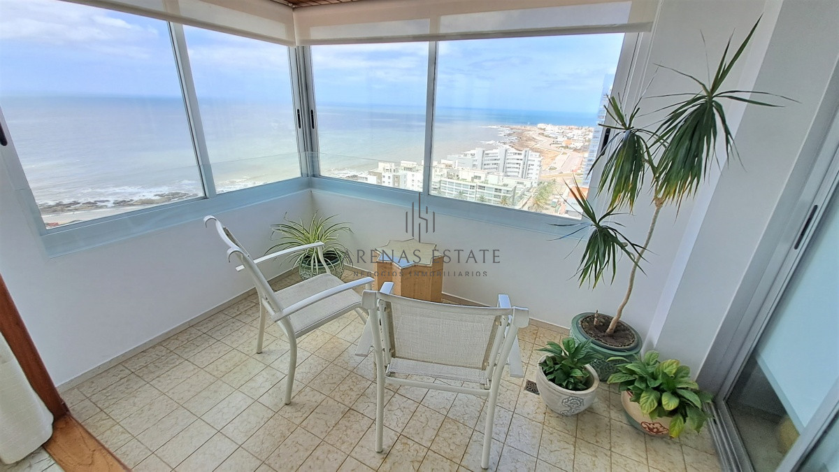Apartamento ID.2337 - Apartamento en venta de dos dormitorio mas servicio en Punta del Este Ref. 4185