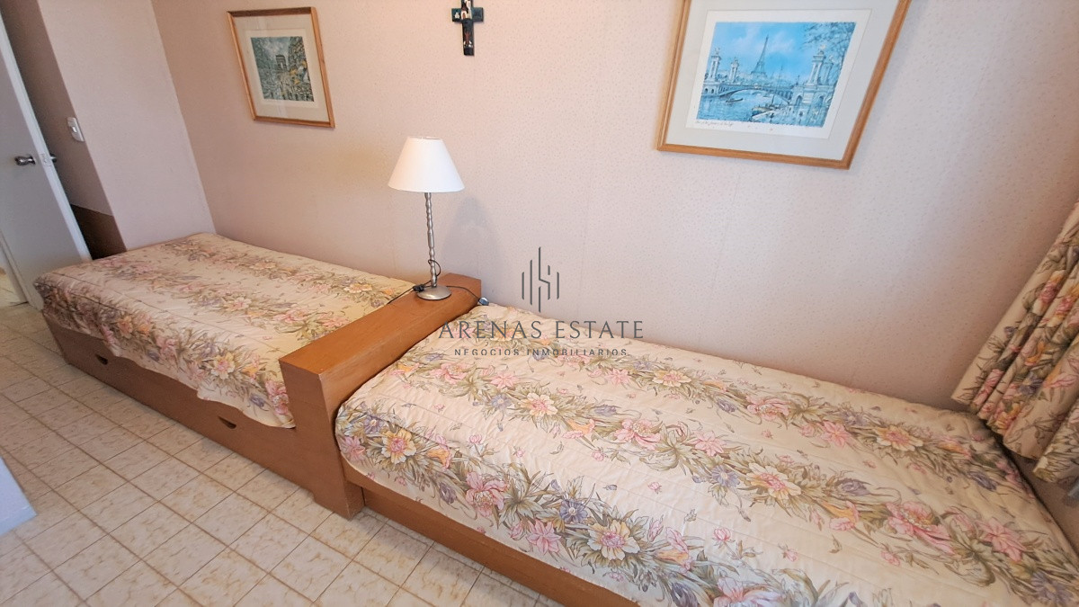 Apartamento ID.2337 - Apartamento en venta de dos dormitorio mas servicio en Punta del Este Ref. 4185
