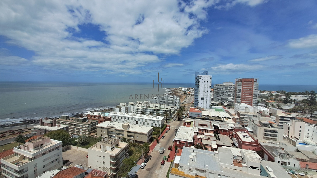 Apartamento ID.2337 - Apartamento en venta de dos dormitorio mas servicio en Punta del Este Ref. 4185