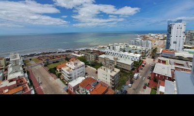 Apartamento en venta de dos dormitorio mas servicio en Punta del Este Ref. 4185