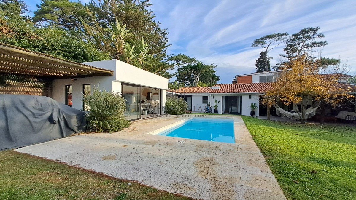 Casa ID.3859 - Casa En Alquiler de Temporada - Zona Mansa Ref. 6016